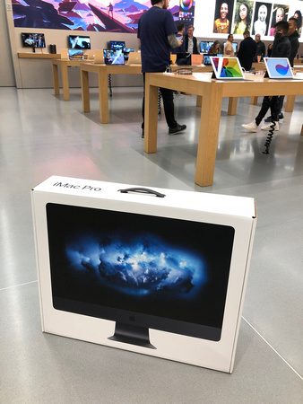 iMac Pro at the Apple Store