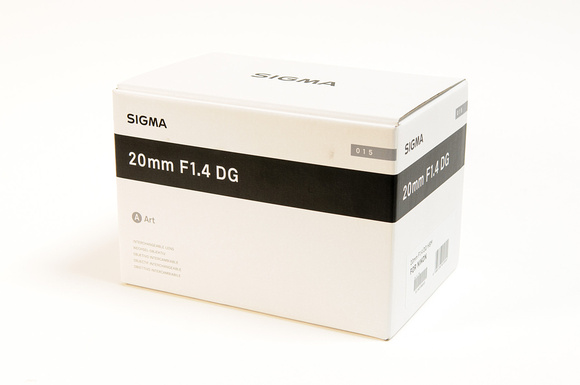 Sigma 20mm lens box