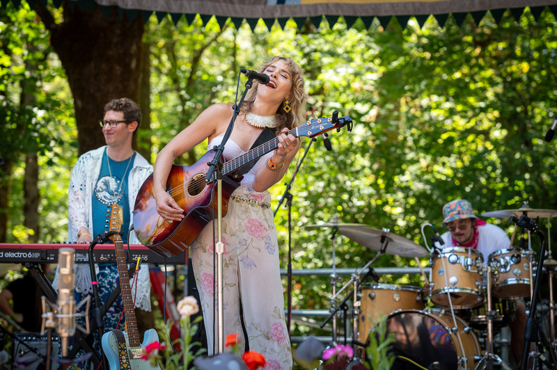 Haley Johnsen at the Main Stage